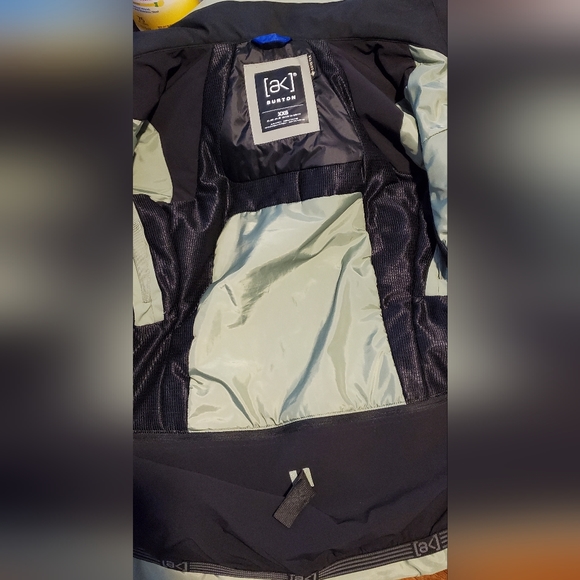 Womens Burton AK 2L GORE-TEX Embark Jacket - Picture 4 of 14